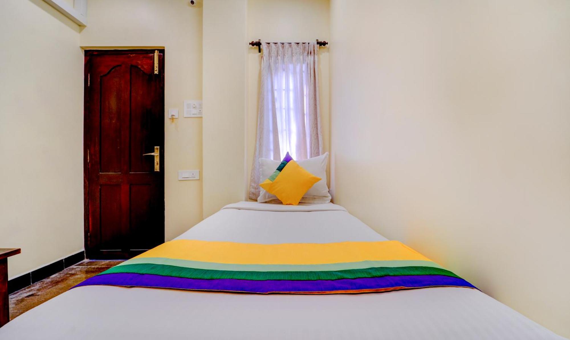 Itsy Hotels Prakasam Residency Пондичери Екстериор снимка